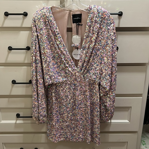 NWT Retrofete Aubrielle Pink Sequin Mini Dress with Ling Sleeves PERFECT FOR NYE - Picture 2 of 8